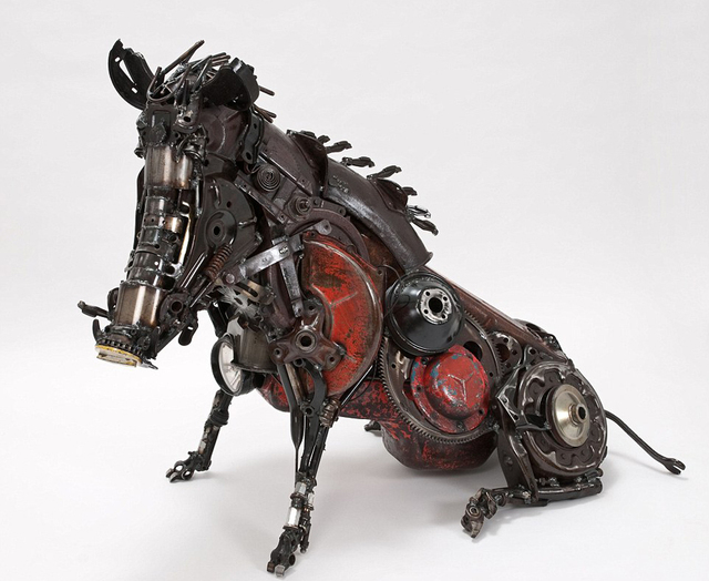 澳艺术家用废弃汽车零件制造动物塑像 惟妙惟肖