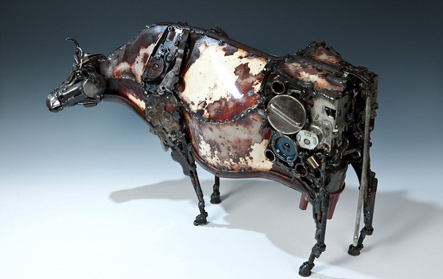 澳藝術家用廢棄汽車零件製造動物塑像 惟妙惟肖