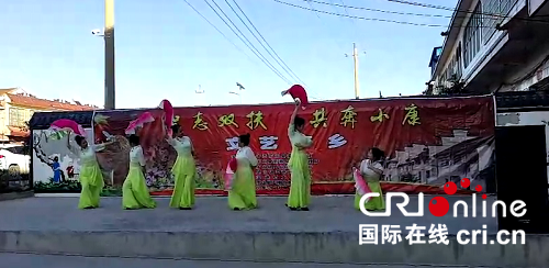 【河南在線-文字列表】【移動端-文字列表】信陽羅山縣靈山鎮:智志雙扶獻愛心 文藝下鄉助扶貧