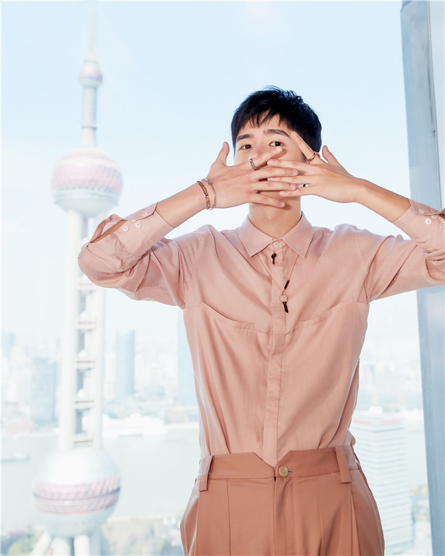 刘昊然亮相上海活动 淡粉色西装诠释春日浪漫