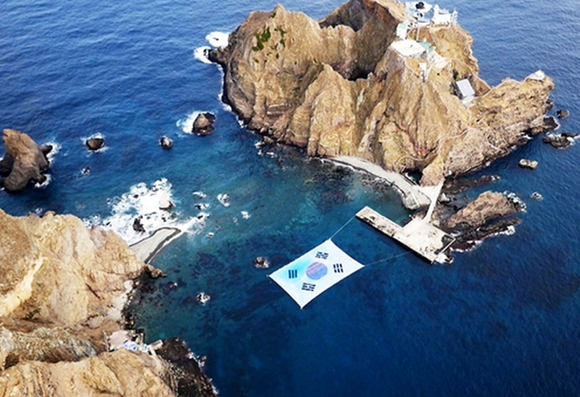 超大型韩国国旗现身韩日争议岛屿 将申世界纪录