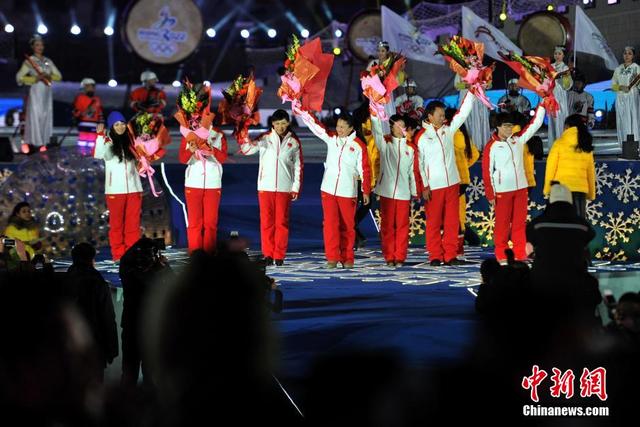 北京新年倒計時 奧運健兒齊聚鳥巢助力申冬奧