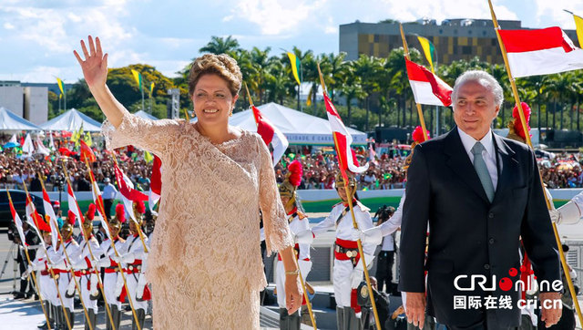 罗塞夫宣誓就职 成为巴西历史上首位蝉联女总统