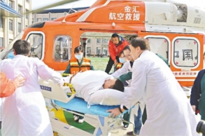 陸空緊急救援讓血管“帶彈”患者贏得搶救時機