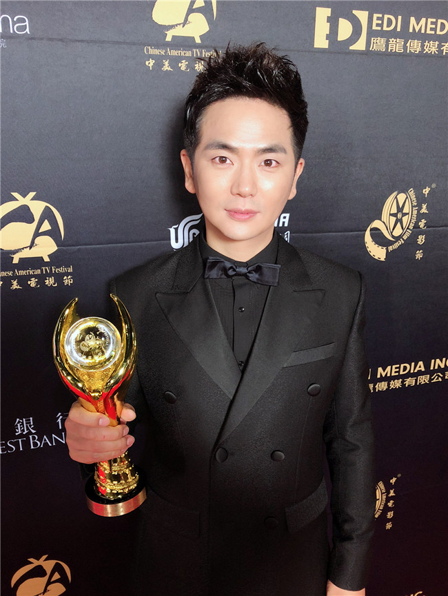 图片默认标题_fororder_张晓龙第14届中美电影节获最具突破男演员奖2