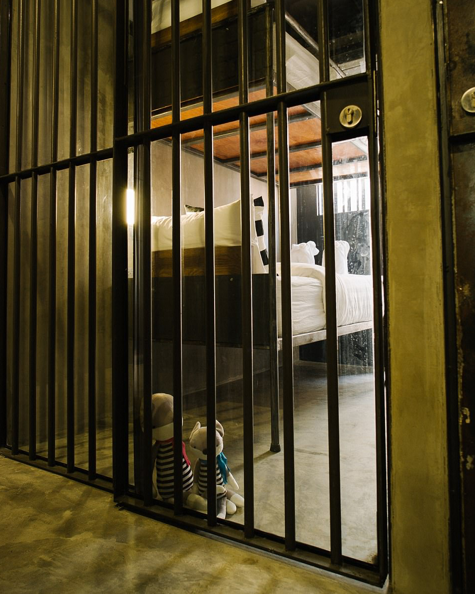 泰国开监狱主题酒店 顾客可穿囚服拍囚照(组图)