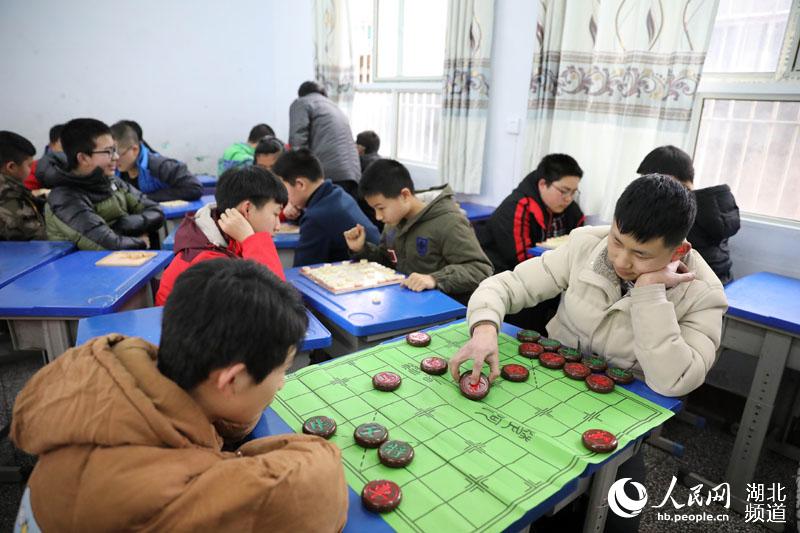 湖北鶴峰：下象棋打籃球 學生選課走班嗨翻校園