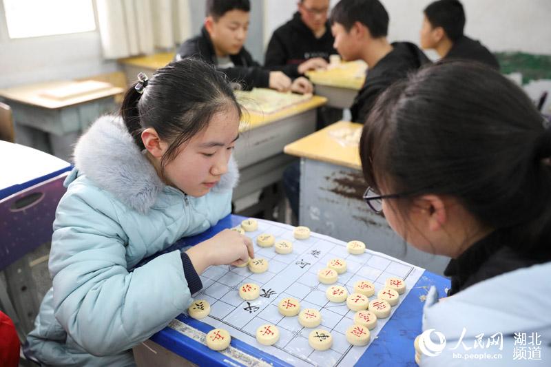 湖北鹤峰：下象棋打篮球 学生选课走班嗨翻校园