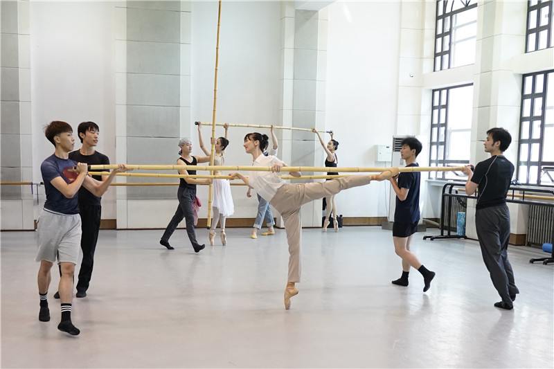 中芭大型原创芭蕾舞剧《花一样开放》即将全球首演