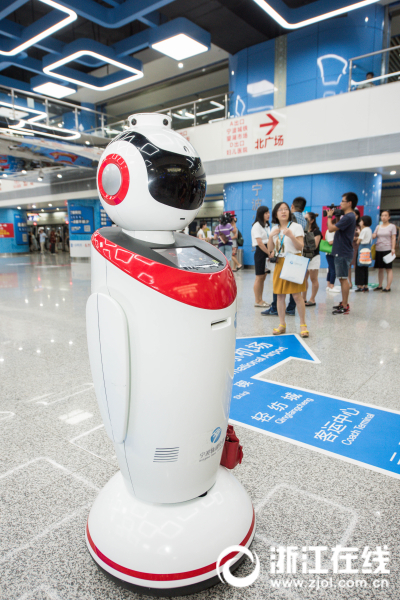 宁波“智”造机器人地铁“指路”