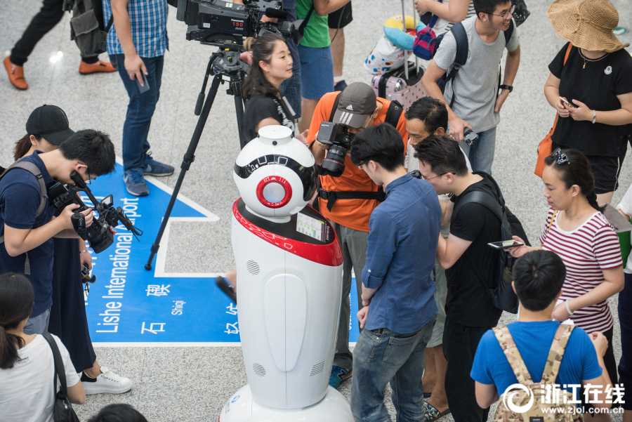 寧波“智”造機器人地鐵“指路”