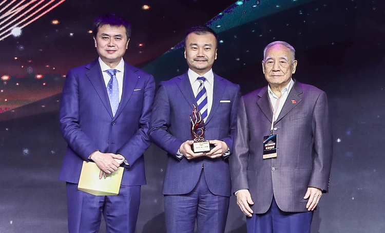 “與砥柱者擊水中流”——2019年中國汽車年度盛典圓滿收官