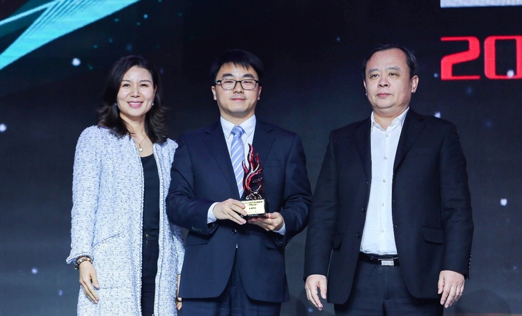 “與砥柱者擊水中流”——2019年中國汽車年度盛典圓滿收官