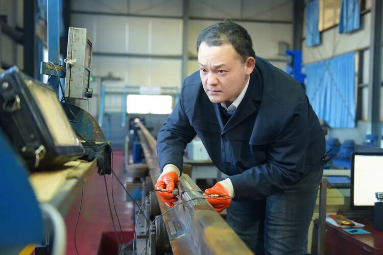 新时代·铁路榜样 | 罗宇航:焊花里的"数字人生"