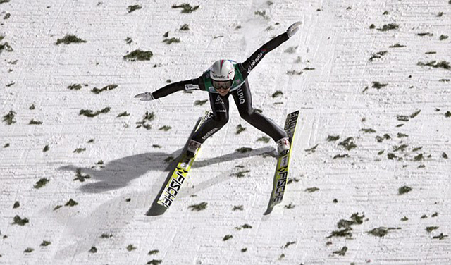 前奥运冠军滑雪生意外高空摔落昏迷
