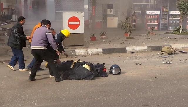 埃及一警察拆弹时炸弹爆炸身亡