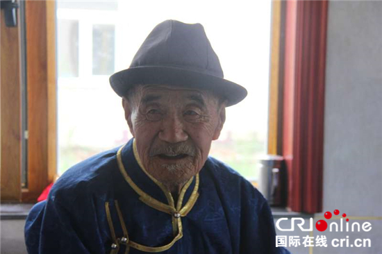 图片默认标题_fororder_88岁的蒙古族牧民包德力格尔回想自治区成立前的穷苦生活依然感慨万千_副本_副本