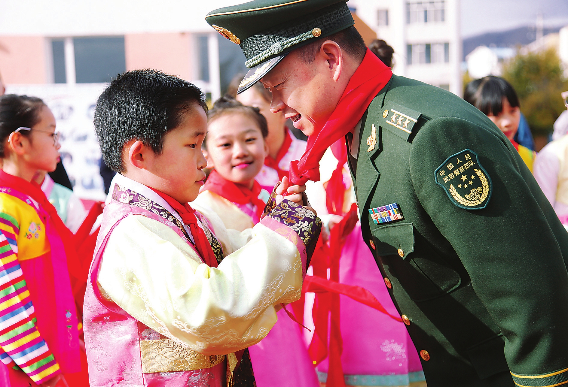 中國工農紅軍吉林圖們國門紅軍小學正式授旗授牌