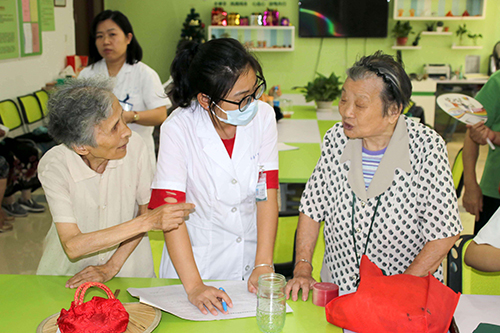 Đi lên cuộc sống khá giả trong tiếng hát: “Dưỡng lão ở nhà” tại khu chung cư mang lại hạnh phúc cho những người cao tuổi_fororder_A1210