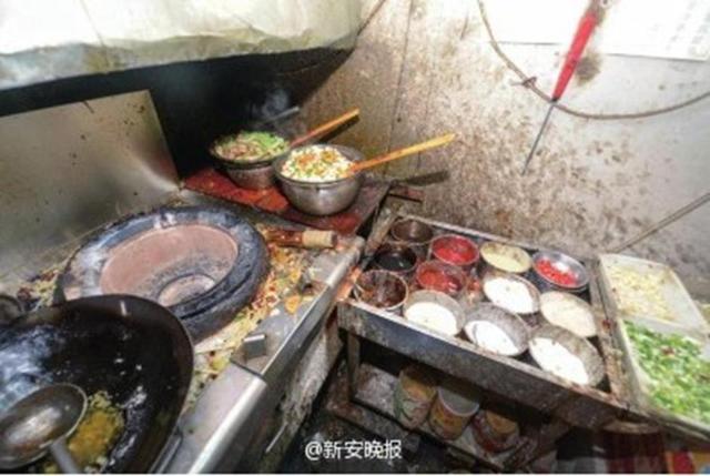 直击郑州“黑盒饭”制作现场