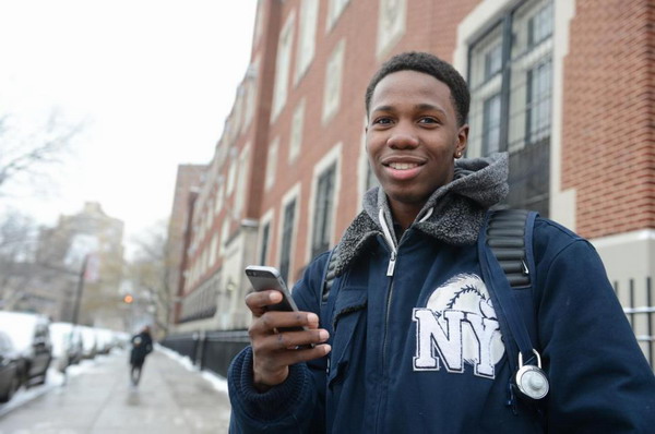 纽约中小学废除禁令 学生可带手机进课堂