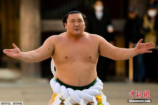 日本相撲表演迎接新年到來