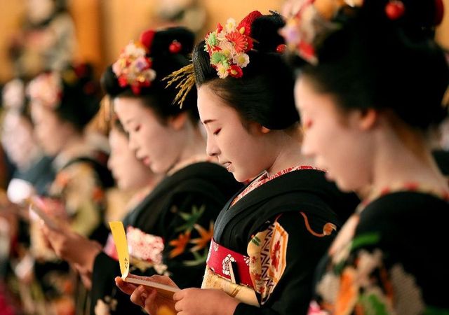 日本京都花街藝妓舉行新年開業儀式
