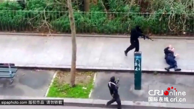 法國警方公佈恐襲中仍在逃2名嫌犯姓名及照片