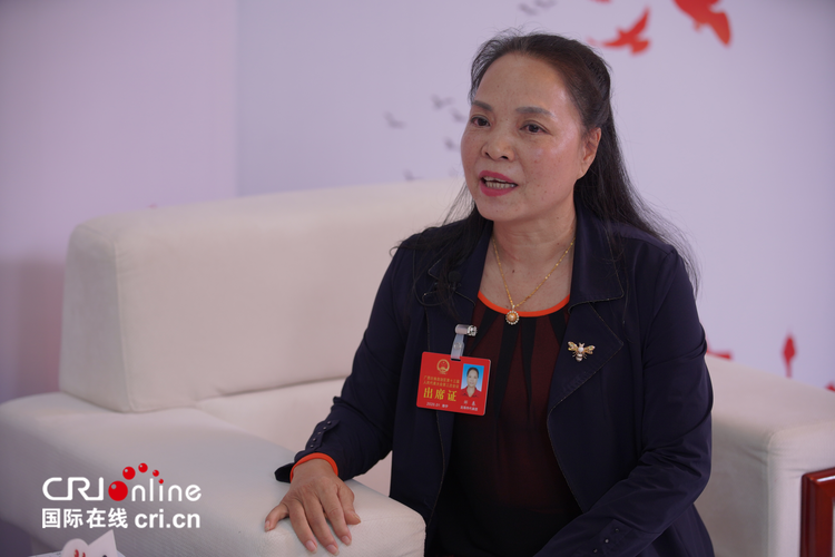 【唐志強已審】廣西人大代表、合浦果香園食品有限公司果場班班長、工會主席鄒春:落實優惠稅收政策 促進廣西水果産業快速發展