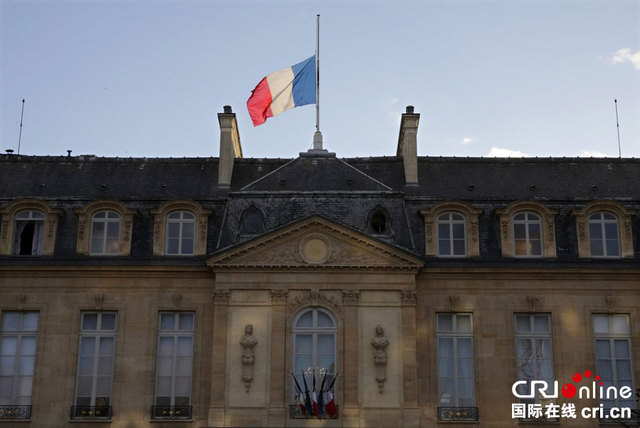 多國民眾悼念法國襲擊事件遇難者