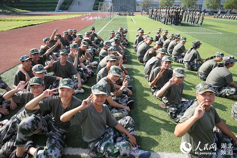 湖北秭歸：800余名新生接受軍訓