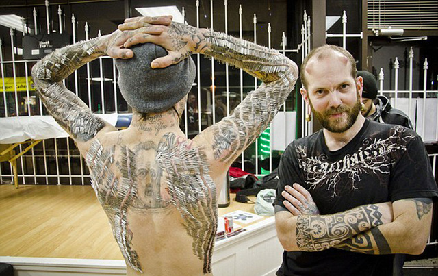 加拿大男子全身穿刺4550根紋身針破世界紀錄
