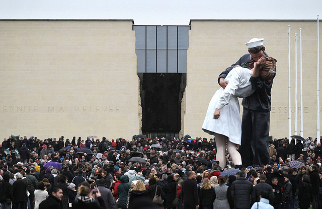 法國民眾集會悼念惡性襲擊遇難者