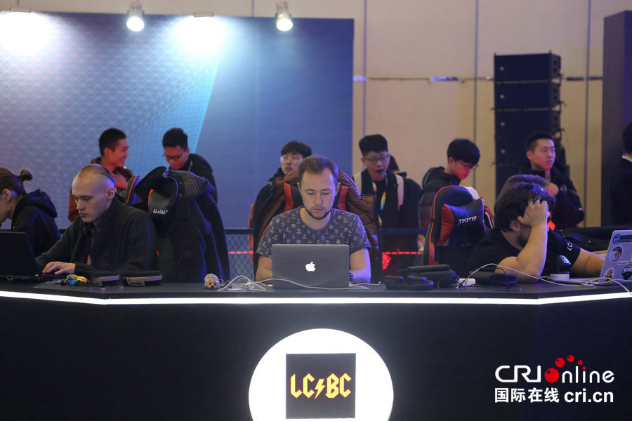 【申请上中首】【本网原创-文字列表】【焦点图-大图】20支极客战队决赛郑州 俄罗斯LCBC战队夺冠