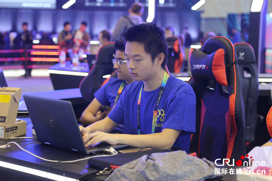 【申请上中首】【本网原创-文字列表】【焦点图-大图】20支极客战队决赛郑州 俄罗斯LCBC战队夺冠