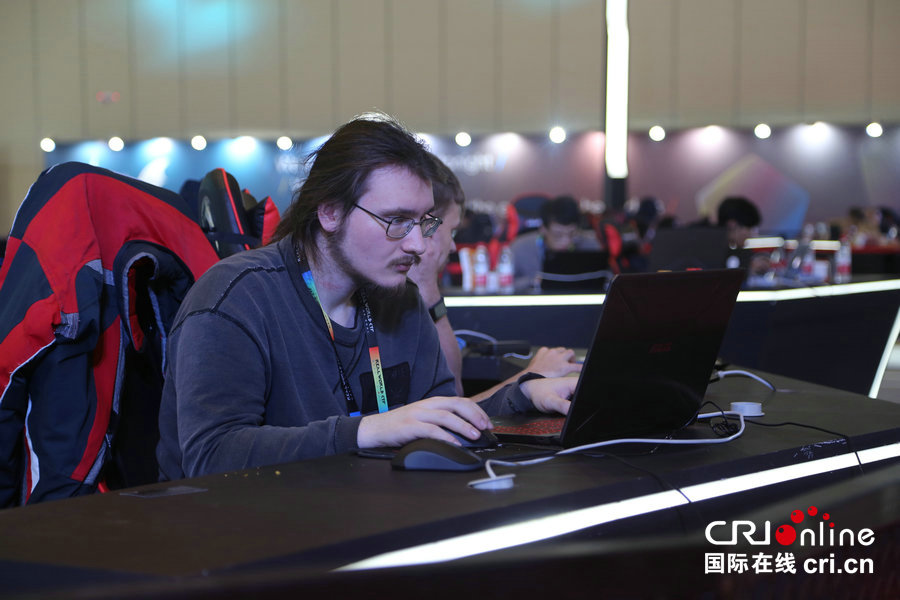 【申请上中首】【本网原创-文字列表】【焦点图-大图】20支极客战队决赛郑州 俄罗斯LCBC战队夺冠