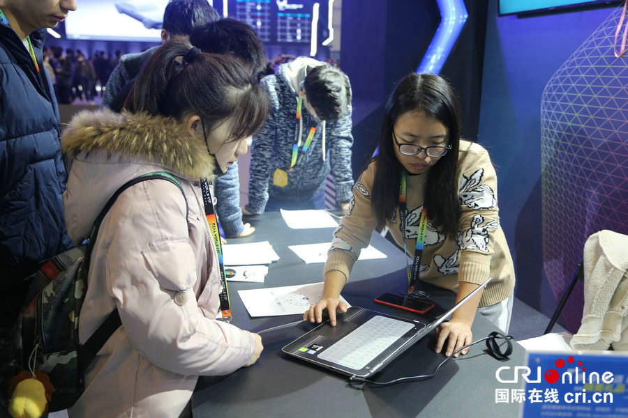 【申请上中首】【本网原创-文字列表】【焦点图-大图】20支极客战队决赛郑州 俄罗斯LCBC战队夺冠