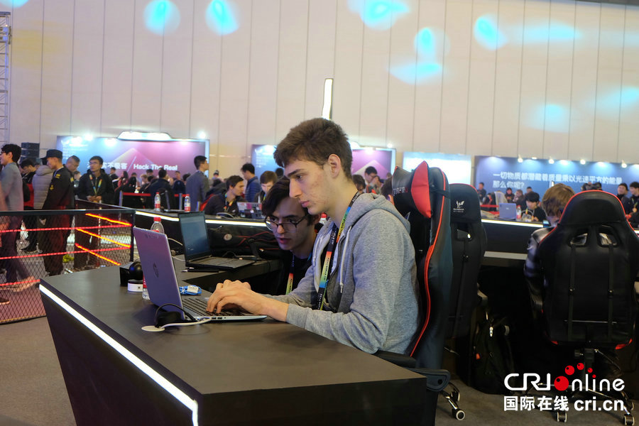 【申请上中首】【本网原创-文字列表】【焦点图-大图】20支极客战队决赛郑州 俄罗斯LCBC战队夺冠