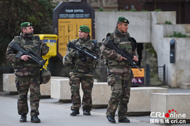 法國增加1.5萬名軍警加強安保
