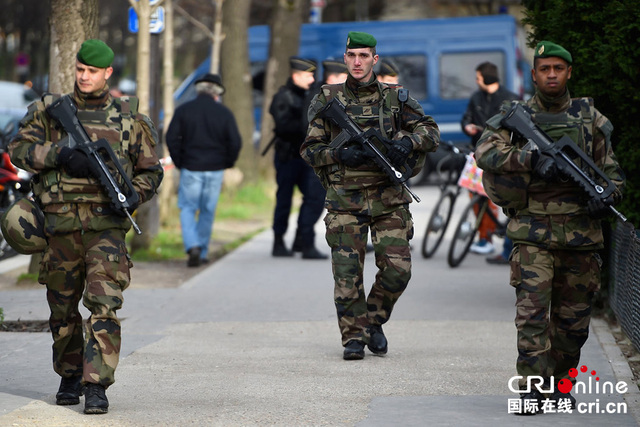 法國增加1.5萬名軍警加強安保