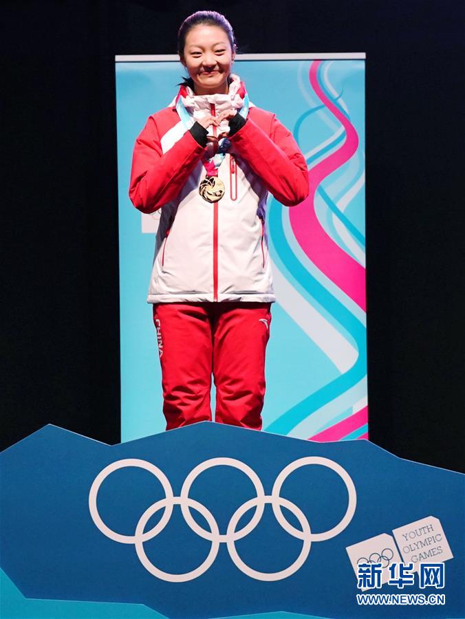 冬青奥会中国首金！杨滨瑜夺得速度滑冰女子集体出发金牌