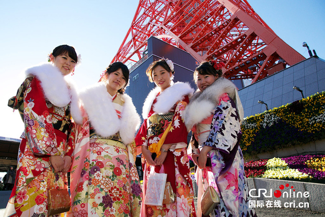 日本青年男女慶祝成人禮 喝酒祈福歡樂多