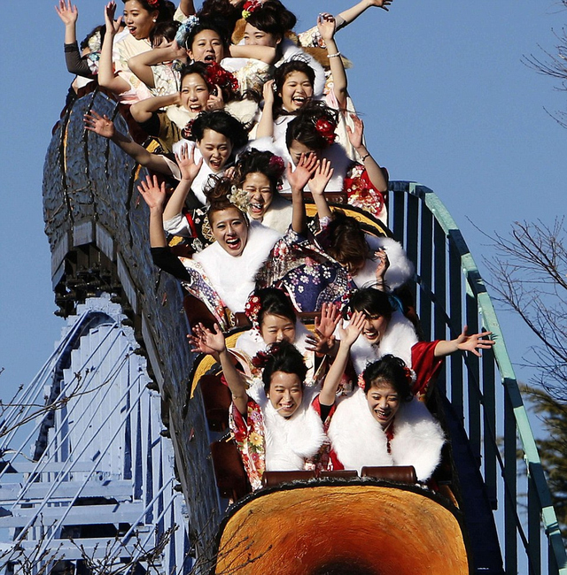 日本青年男女慶祝成人禮 喝酒祈福歡樂多