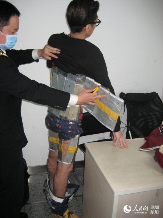 香港一男子身綁94部iPhone入境被深圳海關查獲