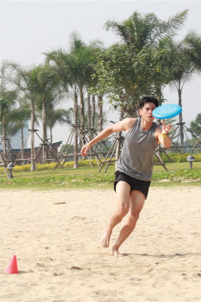 彭于晏沙滩训练照曝光 备战林超贤新作《紧急救援》