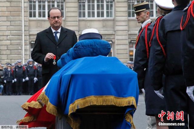 法國為恐怖襲擊中遇難警察舉行公祭 奧朗德出席