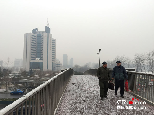 北京城区迎来2015年首场降雪