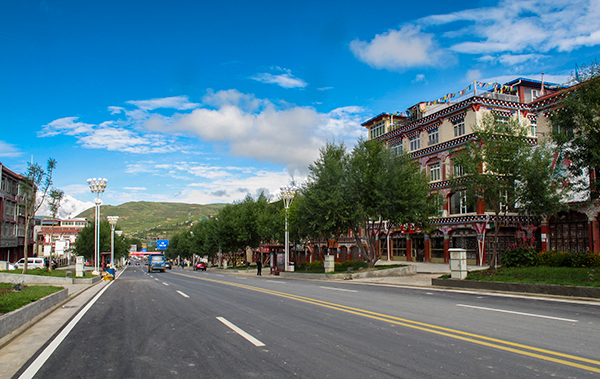 甘孜州甘孜县城乡环境展新颜