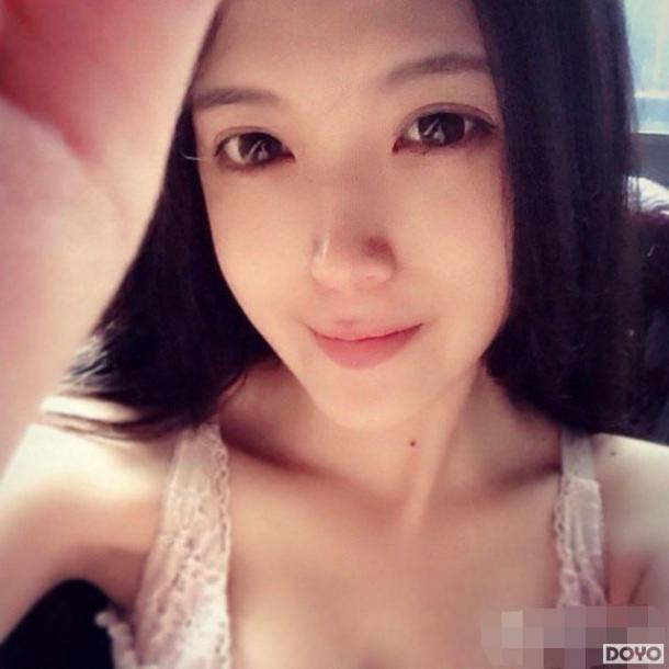 深蹲女神童颜巨乳颜值爆表 自曝遭开价30万包养