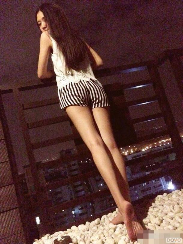 深蹲女神童颜巨乳颜值爆表 自曝遭开价30万包养